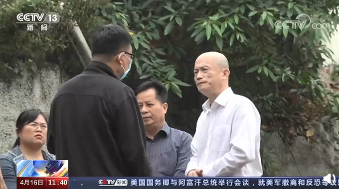 公开通报！督察人员将广西一副市长带到居民家旁排污口：能闻到吗？